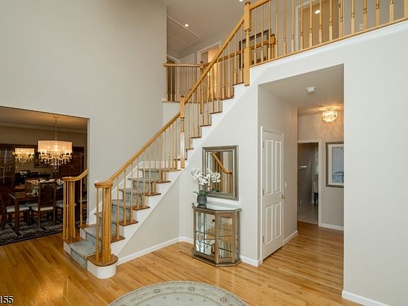 2nd image of 5 Coventry Ln