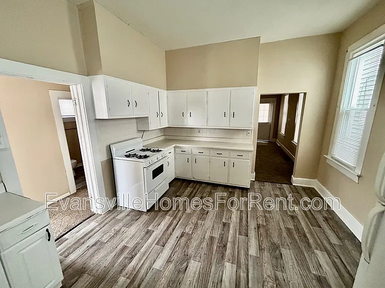 2102 W Delaware St — Photo 6