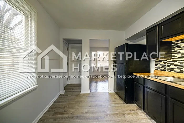 650 Robert Ave — Photo 10