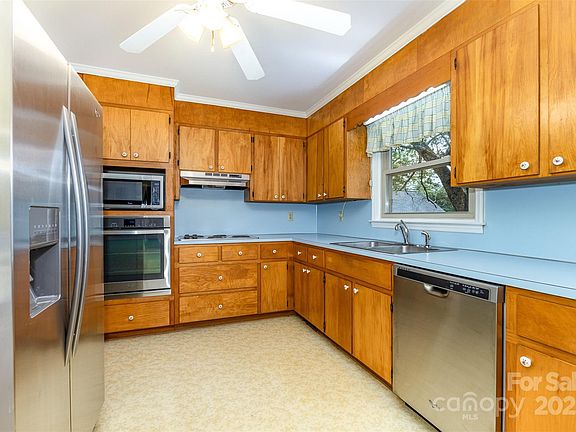2nd image of 754 Cambridge Cir