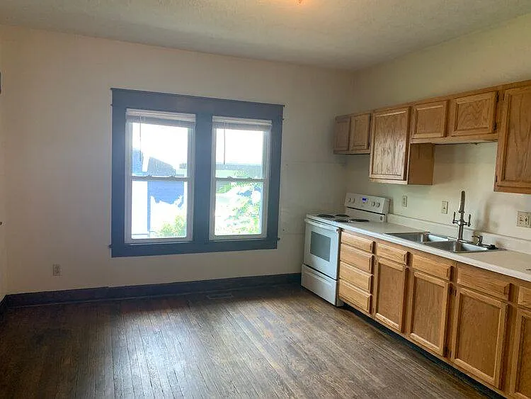407 E Smith Ave — Photo 4