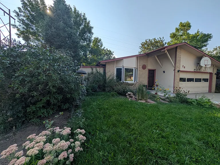 28 James Cir — Photo 1