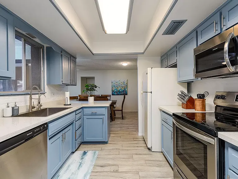 635 E Manhatton Dr #4 — Photo 3