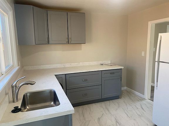 3rd image of 619 Roosevelt Ave