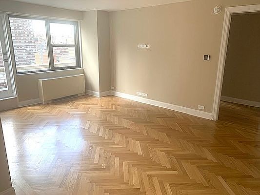 4th image of 305 E 86th St #2CE