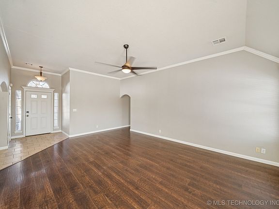 3rd image of 4980 E Chestnut Dr