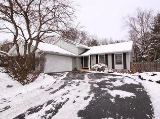 69 Drendel Ln, Naperville, IL 60565