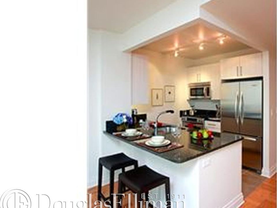 1st image of 1500 Lexington Ave APT 10L