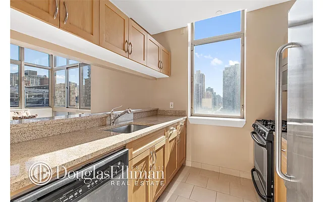 Rented by Douglas Elliman | media 19