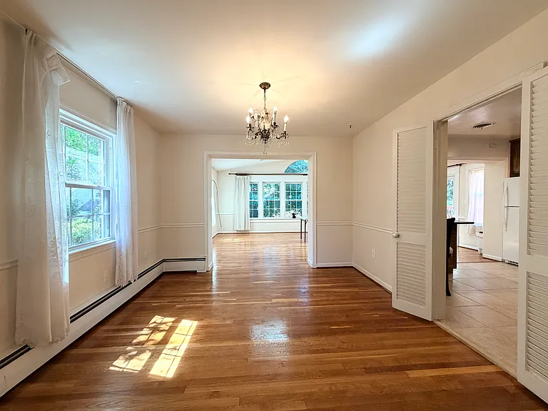 7529 Cayuga Ave — Photo 8