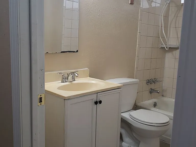 1107 L Street A-D — Photo 4