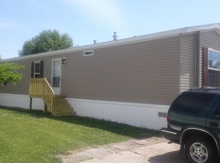 4706 Golden Gate Dr, Grand Forks, ND 58203