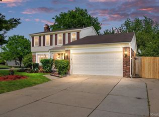 47060 Willow Ln E, Macomb, MI 48044