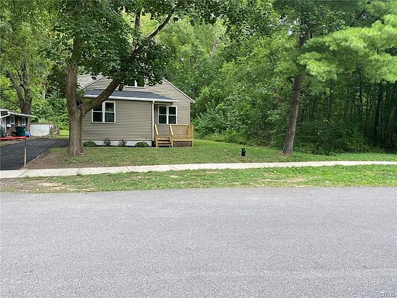 3rd image of 47 Curtis Ave
