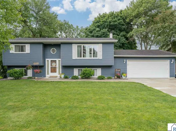 129 Mary Cir, North Mankato, MN 56003