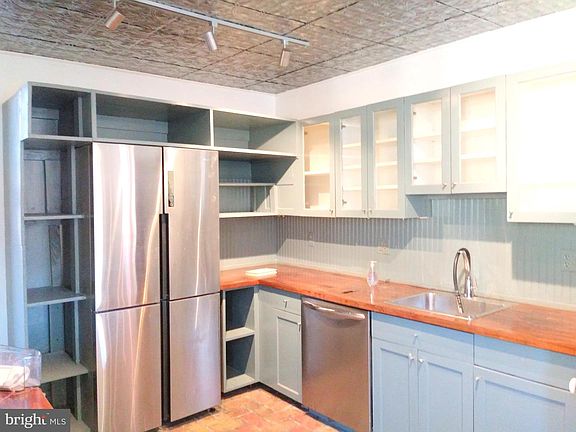 4th image of 317 N 33rd St #2
