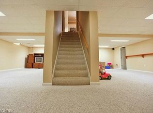 512 Treeside Ln, Avon Lake, OH 44012