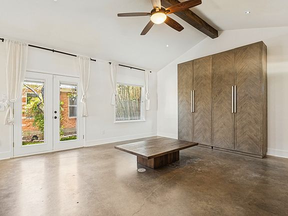 3rd image of 914 Westmount Ave