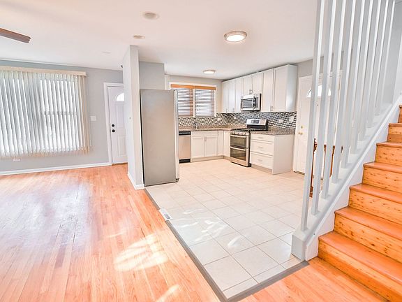 3rd image of 124 Hyde Park Ave