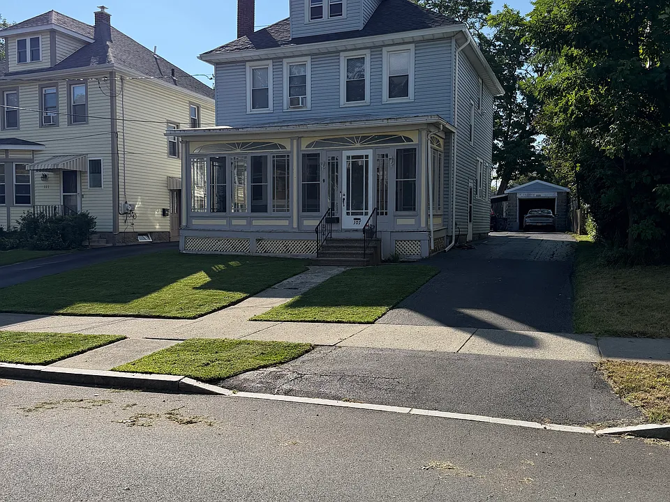 107 Hollywood Ave #1