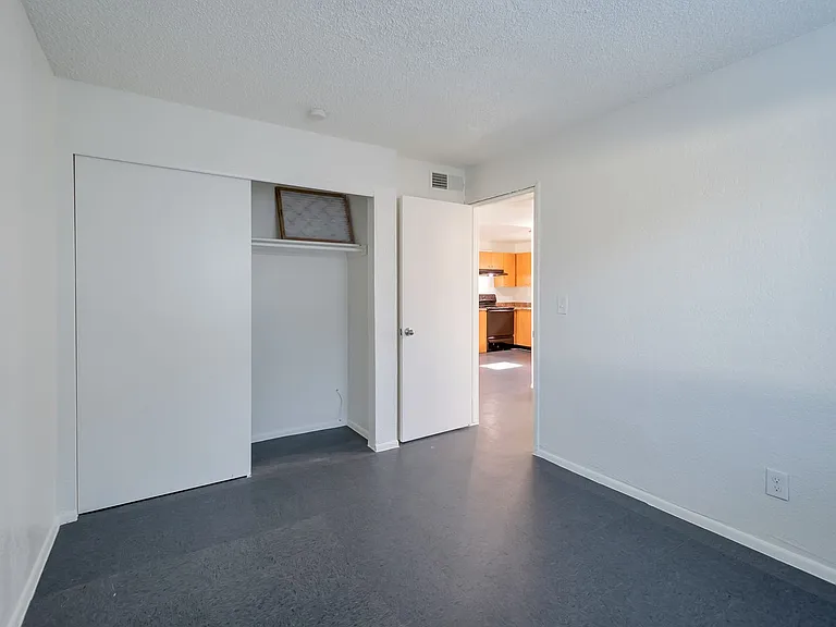 2234 W Hazelwood St — Photo 56