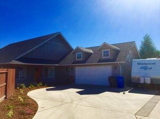 1394 SW David Dr, Grants Pass, OR 97527