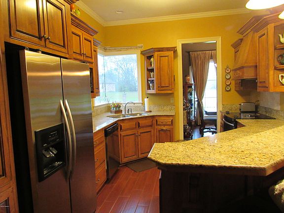 3rd image of 8903 Oak Creek Ln