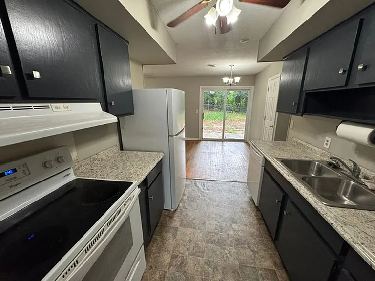 1444 Waccamaw Dr — Photo 3