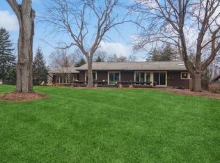 52 E Surrey Ln, Barrington, IL