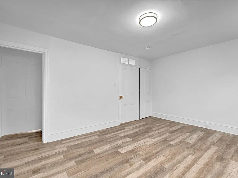 28 W Airy St — Photo 20