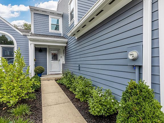 2nd image of 10 Greenhouse Ln #10