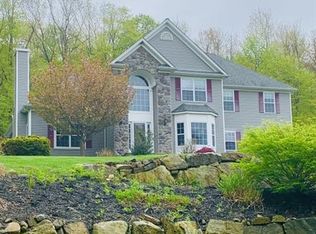 5 Upper Plateau Dr, Vernon, NJ 07462