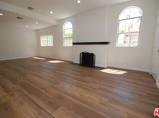 530 N Poinsettia Pl, Los Angeles, CA 90036