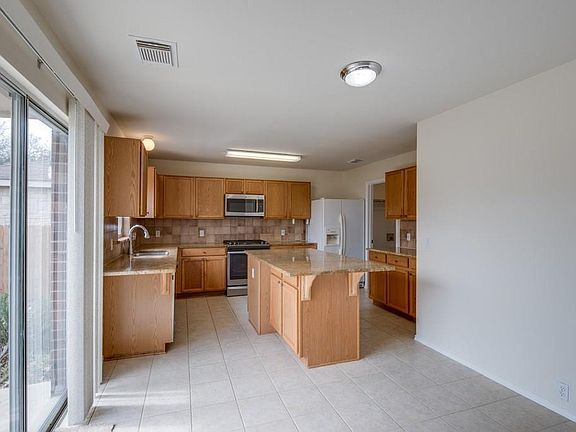 5th image of 1204 Heritage Hill Cv