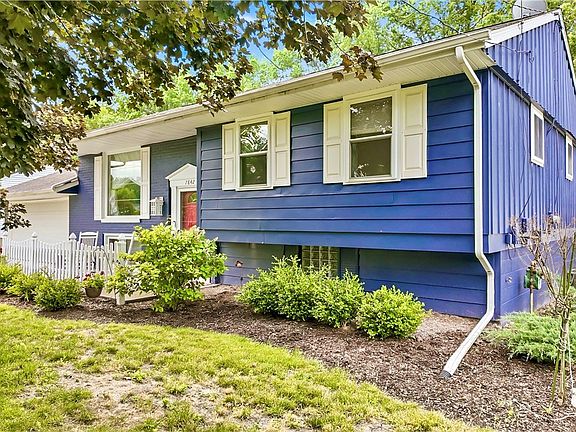 3rd image of 7842 Venice Heights Dr NE