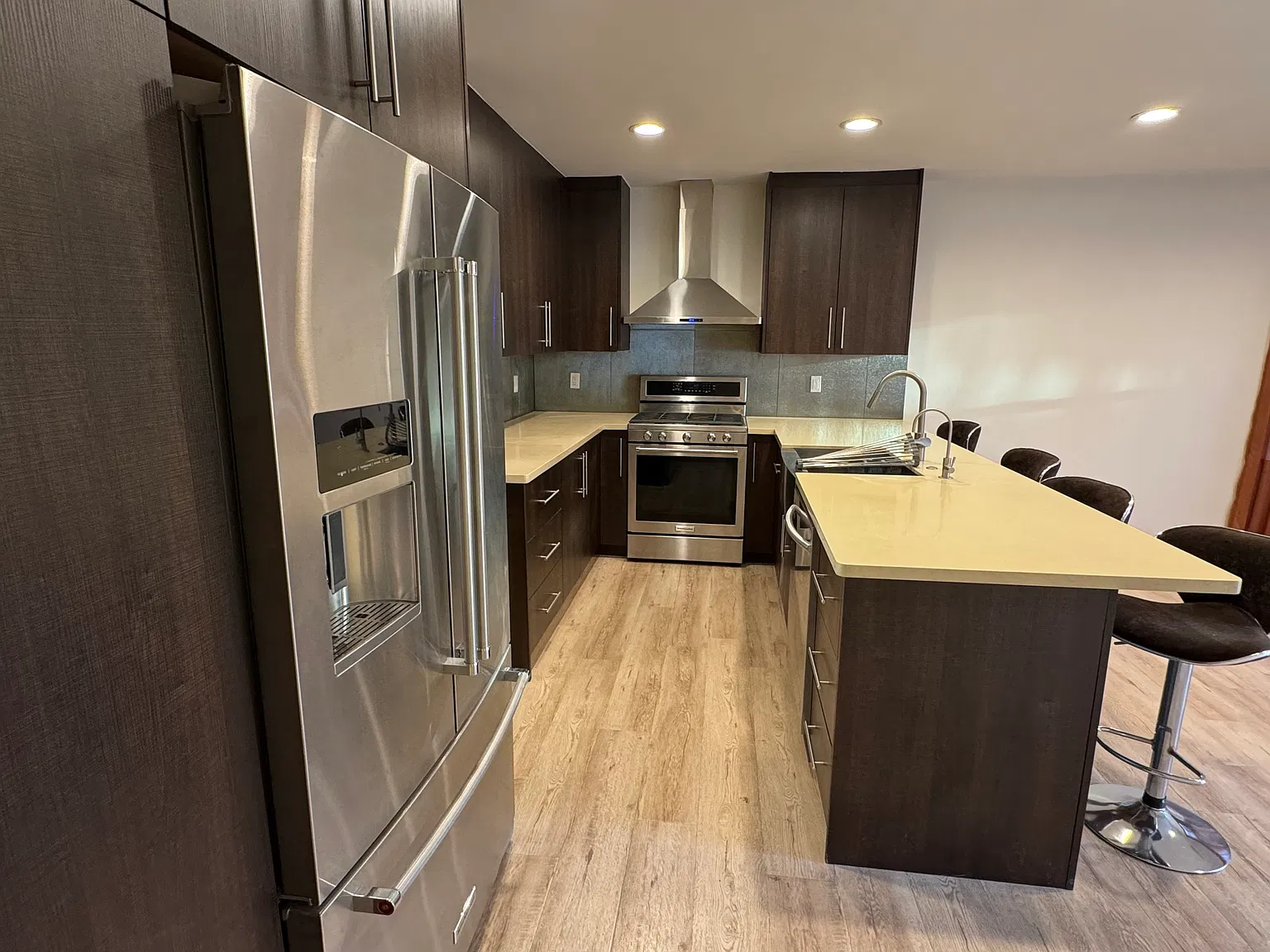 2 bed, 980 sqft, $3,200 — Photo 3