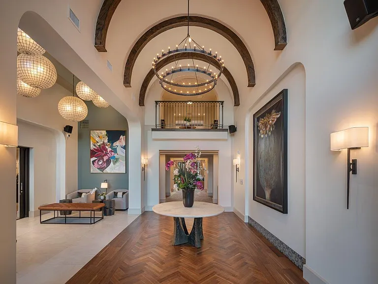 Manor Scottsdale — Photo 7