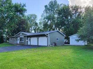 1403 Oshkosh St, New London, WI 54961