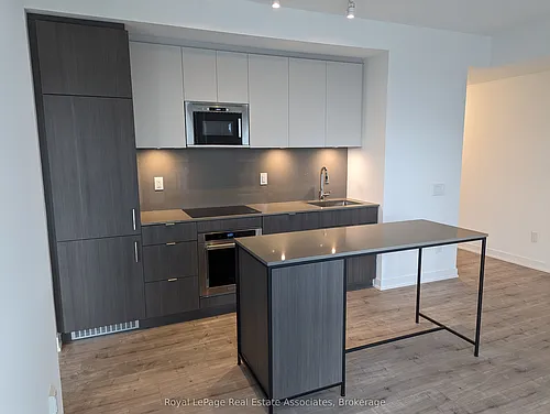 215 Lakeshore Rd W Photo 1