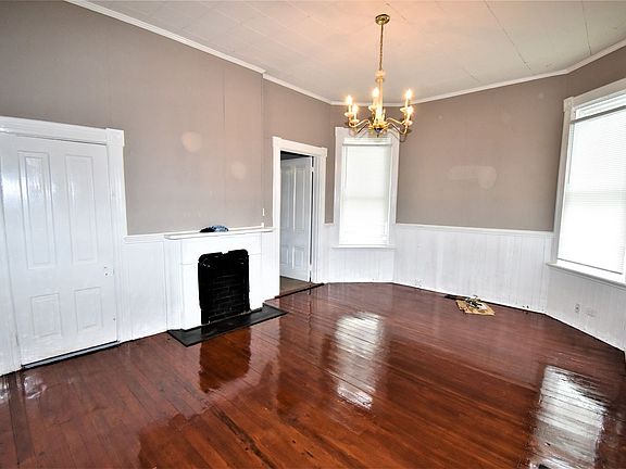 3rd image of 123 Marion St #1