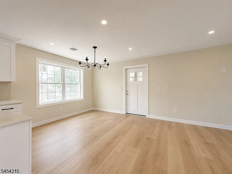 81 Ellen St #2 — Photo 5