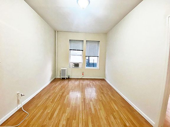 4th image of 124 Bay 38th St #1F