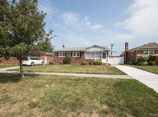 2800 Marian Dr, Trenton, MI 48183