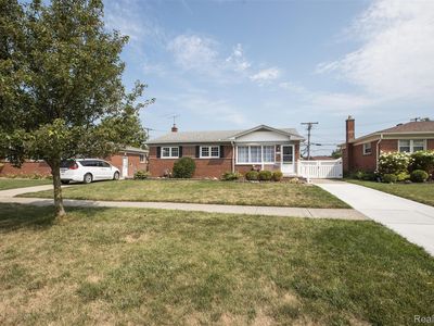 2800 Marian Dr, Trenton, MI, 48183