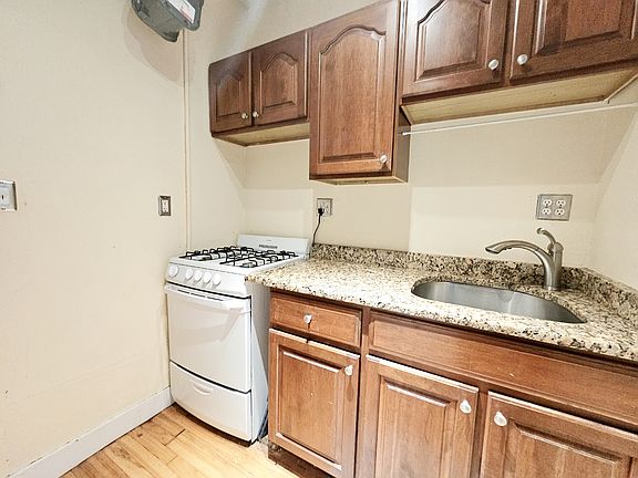 3rd image of 15 Park Dr APT 7