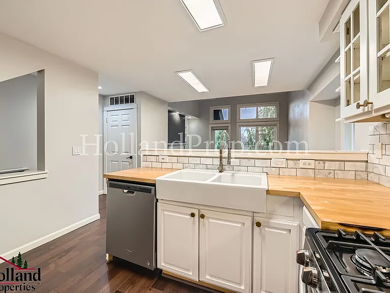 10250 NW Village Heights Dr — Photo 13