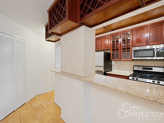 4th image of 330 E 38th St APT 20K