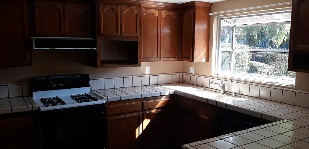 3 bed, 1434 sqft, $3,600 — Photo 2