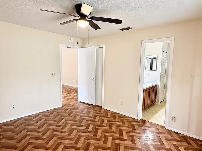 1215 Creekbottom Cir — Photo 13