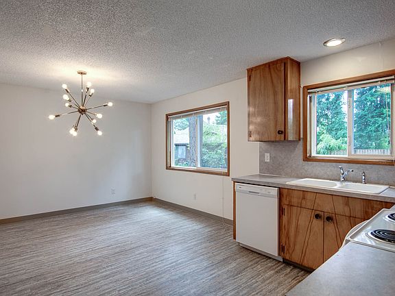 3rd image of 8901-8907 NE 36th St #8903